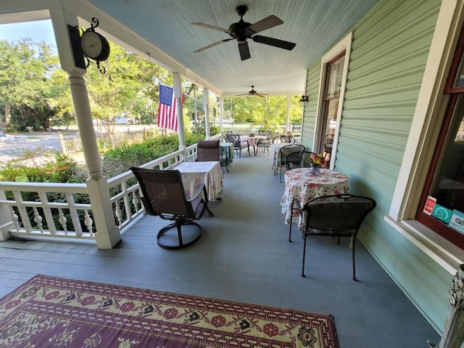 Stardust Room At The Camellia Rose Inn Downtown Gainesville Buitenkant foto